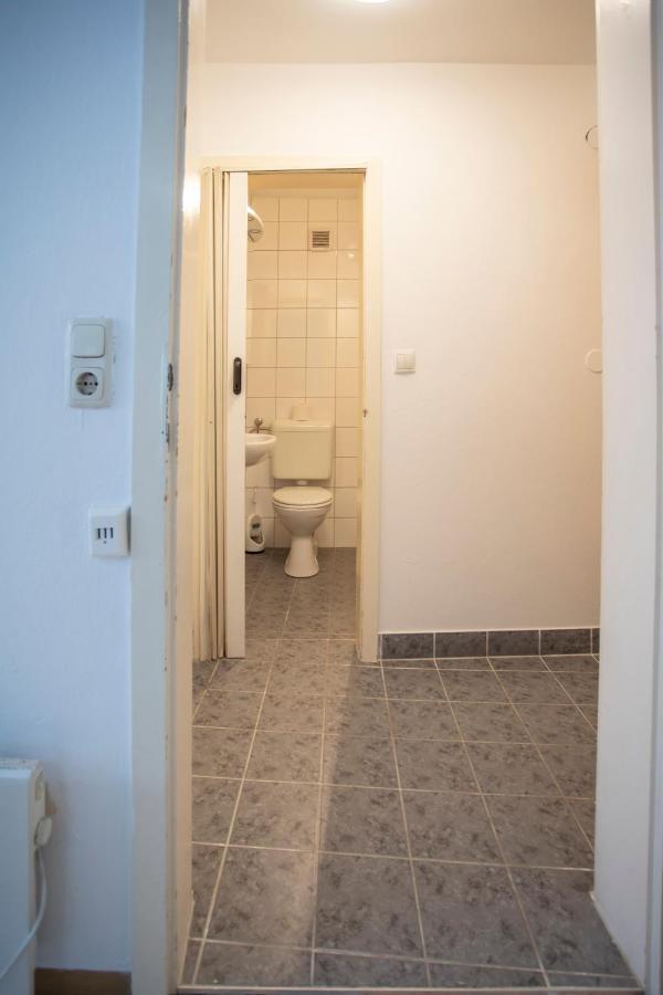 Apartamento Old Town Studio Hall in Tirol Exterior foto